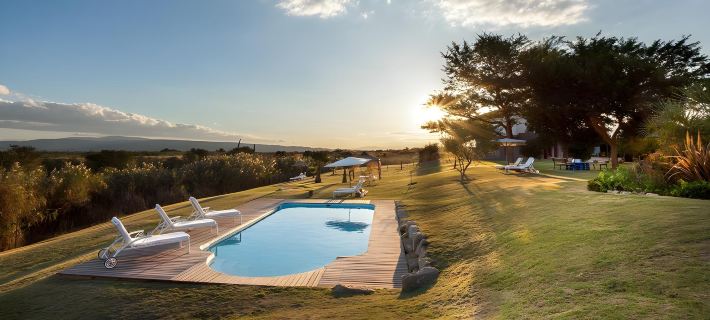 De Zeekoe Guest Farm โรงแรมในอูดต์ชูร์น