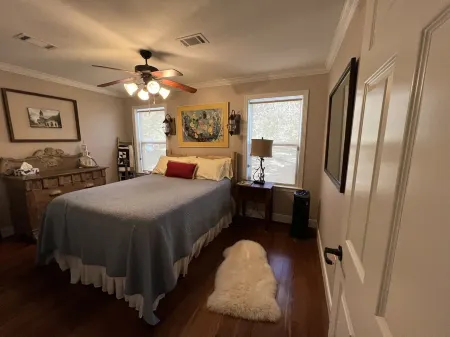 Peaceful Cabin on 13 acres. Отели рядом с достопримечательностью «Tower 3»