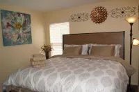Beautiful Home WIFI, King size bed in every room. Hotels near Vons