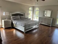 Spacious 5-bedroom farmhouse in peaceful Nokesville with Pool