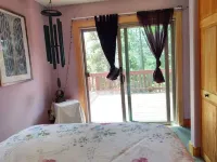 Jetted Tub, Huge Deck, Fish tank and Romantic space for 2