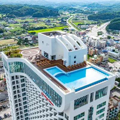 Sota Suite Yangyang Granbay Hotels near Hajodae Beach