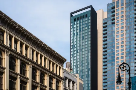 Motto by Hilton New York City Chelsea Отели рядом с достопримечательностью «Колледж Мерси»