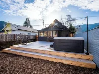 Downtown Rogue River, Game Room, 70" Smart TV, Two Minutes to I-5 Hotels in Rogue River