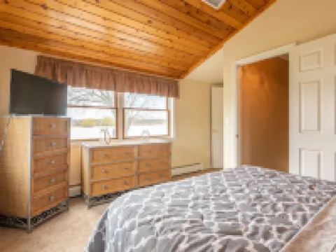 3 bedroom waterfront house with large yard and Gorgeous view of Braddocks Bay Hotels in Greece