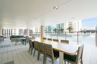 Stunning High-Floor Unit with Spectacular Ocean, Diamond Head, and Waikiki Views - 자쿠지