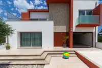 House with heated pool all year round