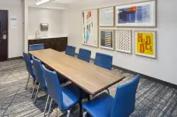 Holiday Inn Express & Suites PEKIN (PEORIA AREA) by IHG - parking