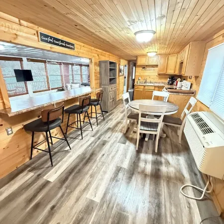Cozy Cabin of the Ozarks Lake View Cabin