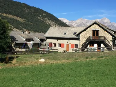 Gîte "le Beau Rêve": Group of 27 people max Hotels near SuperDévoluy