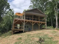 Beautiful retreat on 6 acre private mountain with the most breathtaking views Hotel dekat Asheville West KOA Holiday