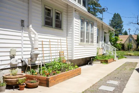 Margaux the Vintage Airstream - Portland's Glamping Garden Oasis Отели рядом с достопримечательностью «Mount Tabor Park»