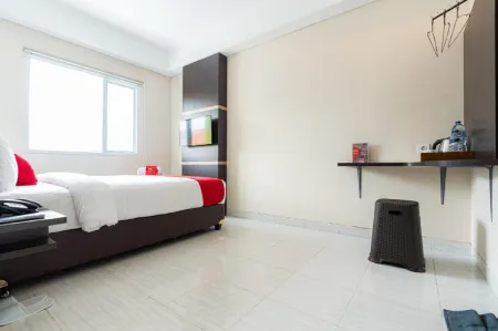 RedDoorz Plus at Harvest Inn Panakkukang Отели рядом с достопримечательностью «Harian Kompas»