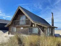Beachfront 3-bedroom 2-bath beachhouse with WiFi in charming Pacific City