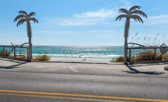 Beachside Retreat With Pools & Local Dining + Free Attraction Tickets!