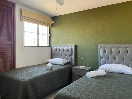 House Near the Santiago River Отели рядом с достопримечательностью «Parque Central-Nara Garden»