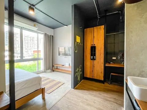 ห้องดีลักซ์ เตียงใหญ่ 1 เตียง