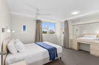 84 The Spit Holiday Apartments