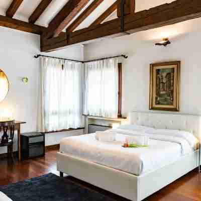 Prestigious Residence Brà with a Turret Overlooking Verona Rooms