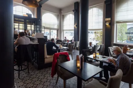 Hotel Industrie Отели рядом с достопримечательностью «University Library & Bell Tower»