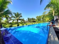 Mermaid Beach Resort - Pool
