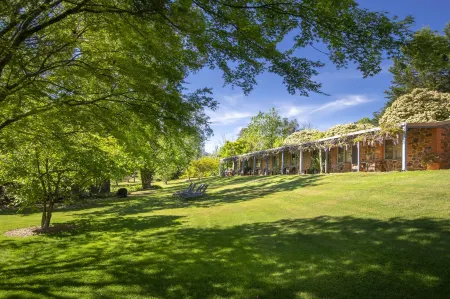 Bright Mystic Valley Отели рядом с достопримечательностью «Bright Riverside Adventure Playground»