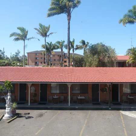Sapphire Palms Motel