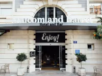 Hotel Malcom and Barret Hotel dekat Taman Gulliver
