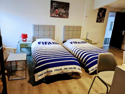 Guesthouse Near Charles de Gaulle Airport Hotel a Gressy