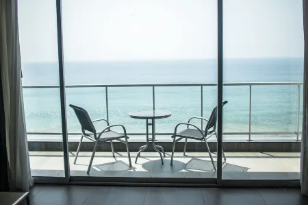 Waves Luxury Apartments Отели в г. Грэйтер Монровия