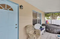 Ocean Oasis: Heated Pool Access, All Beach Extras, Bikes, Surfboards, Putt Putt