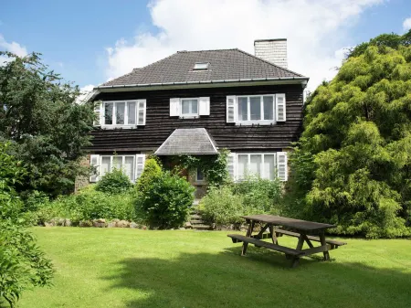 Mansion in Spa Liege with Private Garden Отели в г. Спа