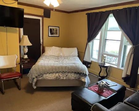 Seymour Lake Lodge Hotels in Orleans County