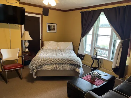 Seymour Lake Lodge Hotels in Derby