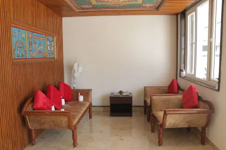 Hotel Emeraald House Отели в г. Ироду