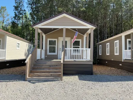 Tiny Homes for Rent, minutes to the Casino, Golf Course & Water Park. Отели в г. Neshoba County