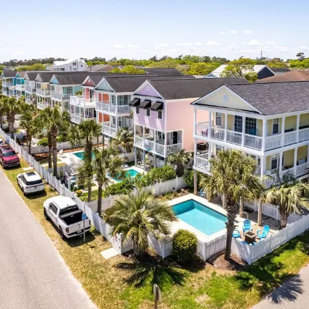 200 Steps to Beach! Family Tides w/Heated Pool and Ocean Views. Walk to Pier!