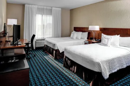 Fairfield Inn & Suites Lansing at Eastwood Отели в г. Бат Тауншип