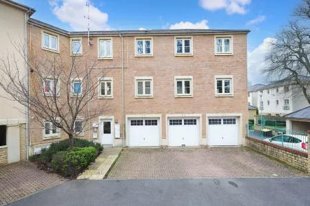 Stylish Flat with Sofa Bed in Malmesbury!