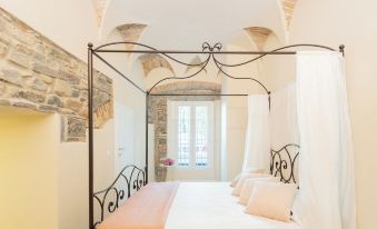 Romantic Escape City Centre with Jacuzzi & Parking by Rent All Como