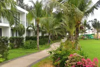 The Vista Beach Resort & Spa Hoteles en Thuận Quý