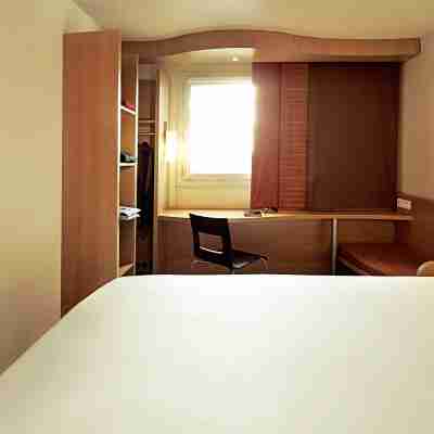 Ibis Grenoble Centre Bastille Rooms
