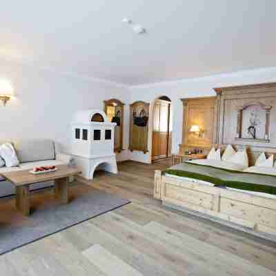 Traumhotel Alpina Superior --Luxushotel Mit Badesee Rooms