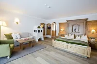 Traumhotel Alpina Superior --Yoga Und Ayurvedahotel فنادق في Gerlos