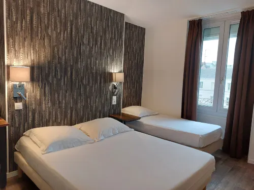 Le Royalty Hotels in Avrille