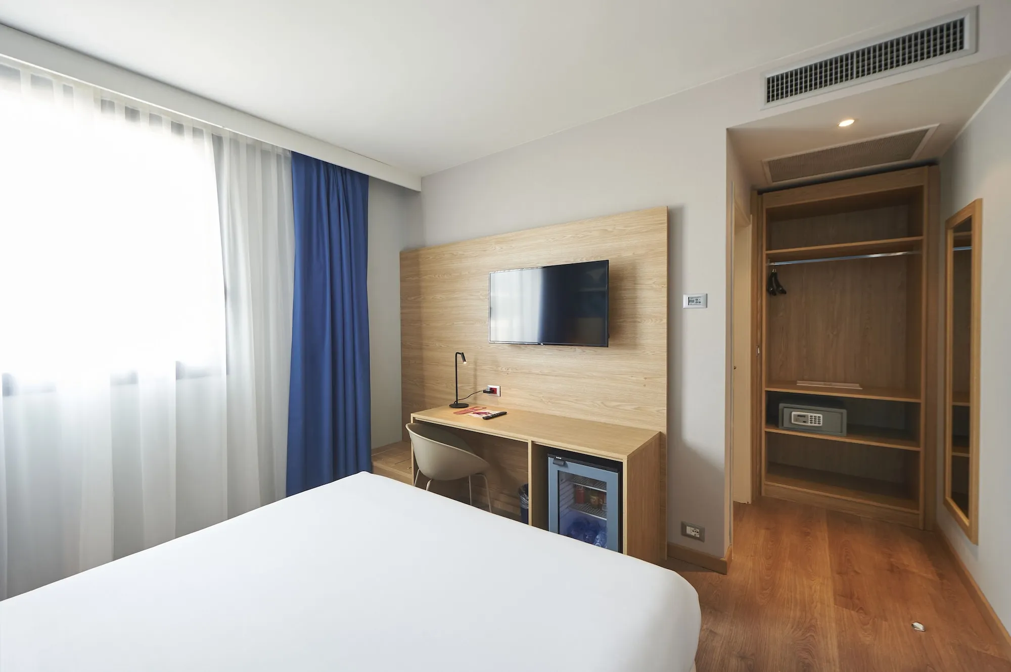 Neo Hotel Rooms Photos