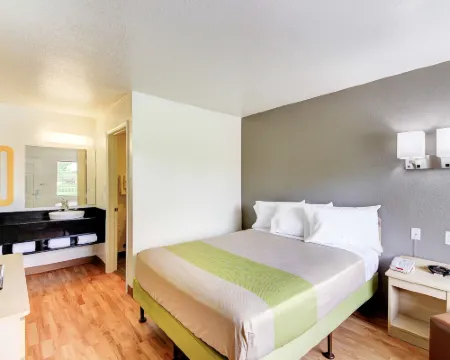 俄克拉荷馬德韋斯特城 - 俄克拉荷馬市 6 號開放式客房酒店 米德韋斯特城酒店