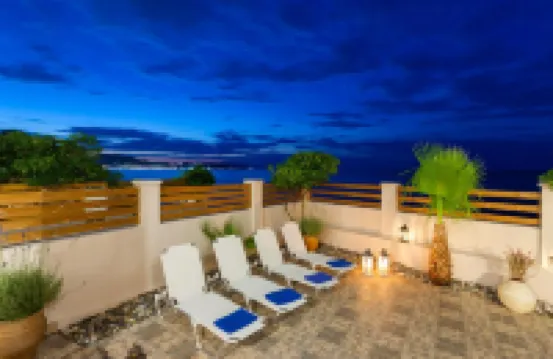 Villa Elizabeth - Seafront Classic Villa!