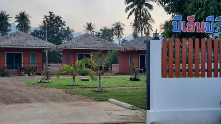 Bnb Resort at Sam Roi Yot Отели рядом с достопримечательностью «Tham Phraya Nakhon»