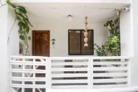 8 Colors Beach House Resort